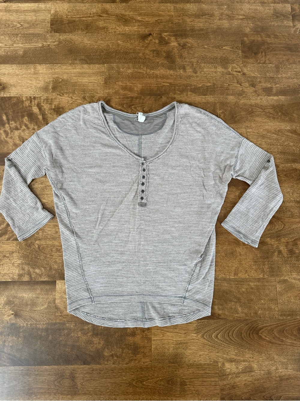 We The Free Free People Light Taupe Henley Top Size S Oversized